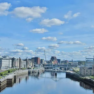 Glasgow hotels &amp; apartments, all accommodations in Glasgow